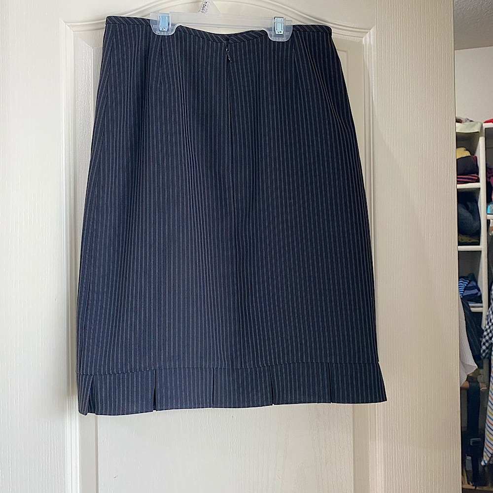 2p pinstriped black and white pencil skirt.